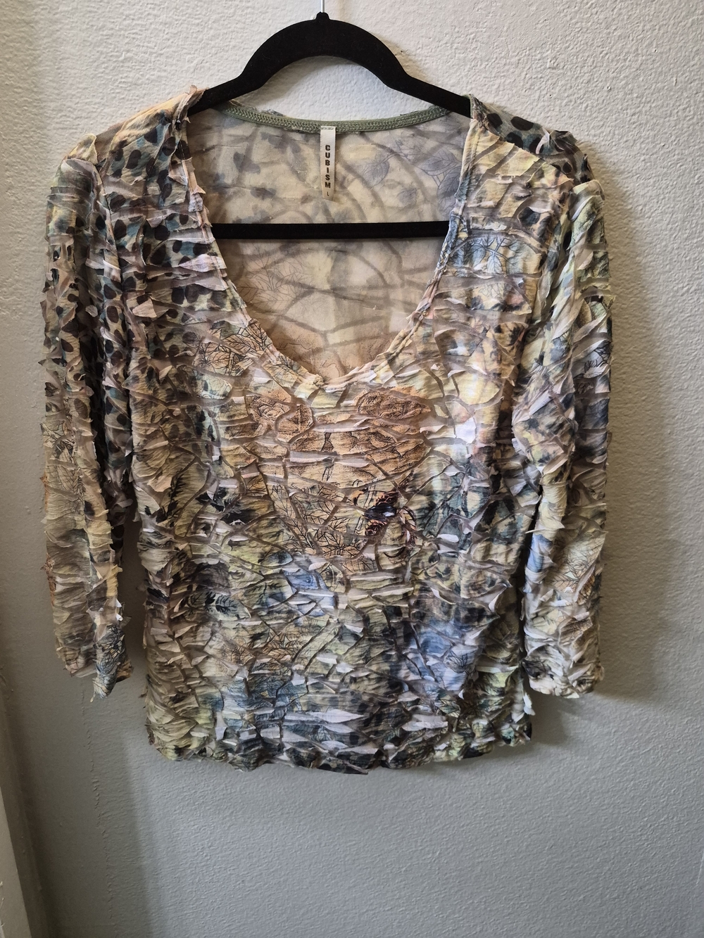 Chaus Multicolor Crinkle V-Neck Long Sleeve Top